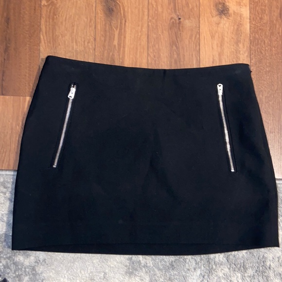Aritzia- Wilfred black mini skirt - Picture 2 of 5